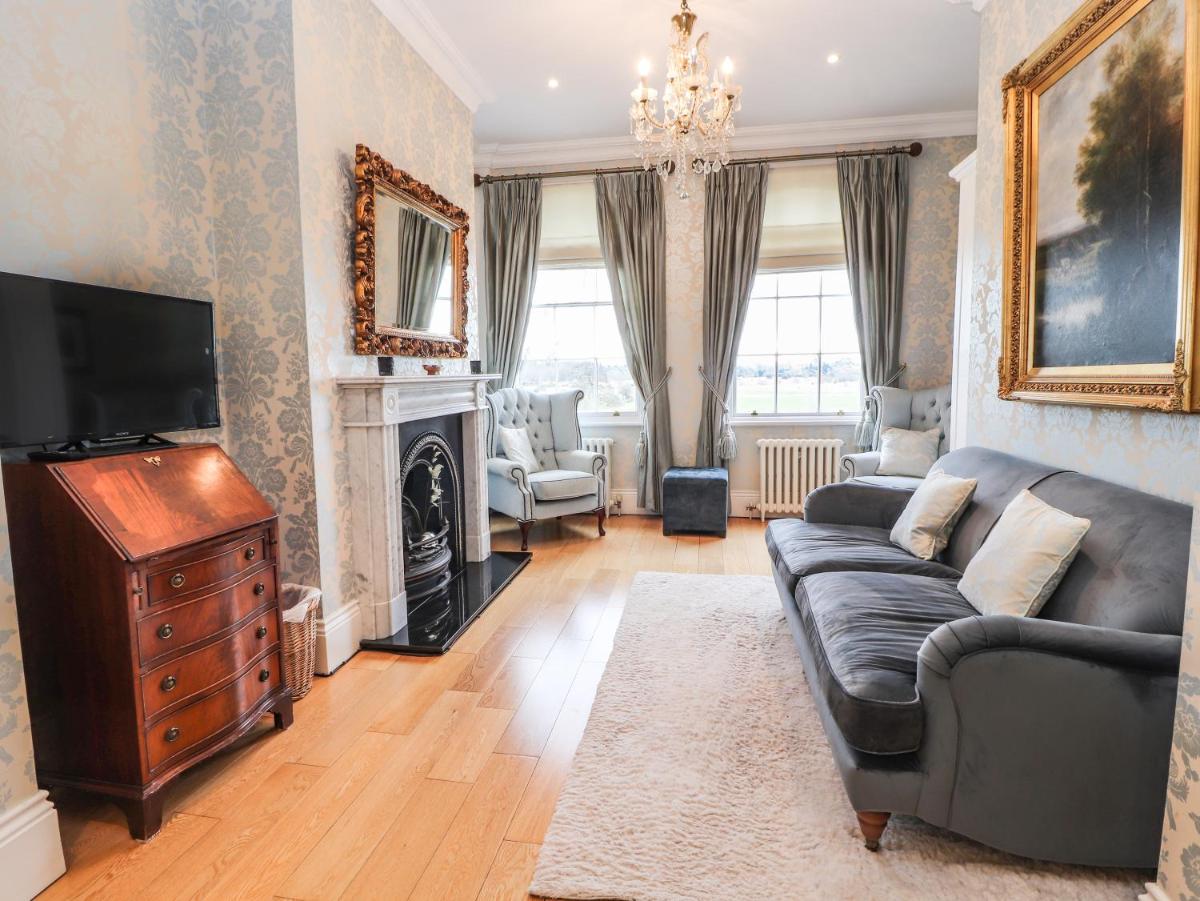 12 Deva Terrace - Housity