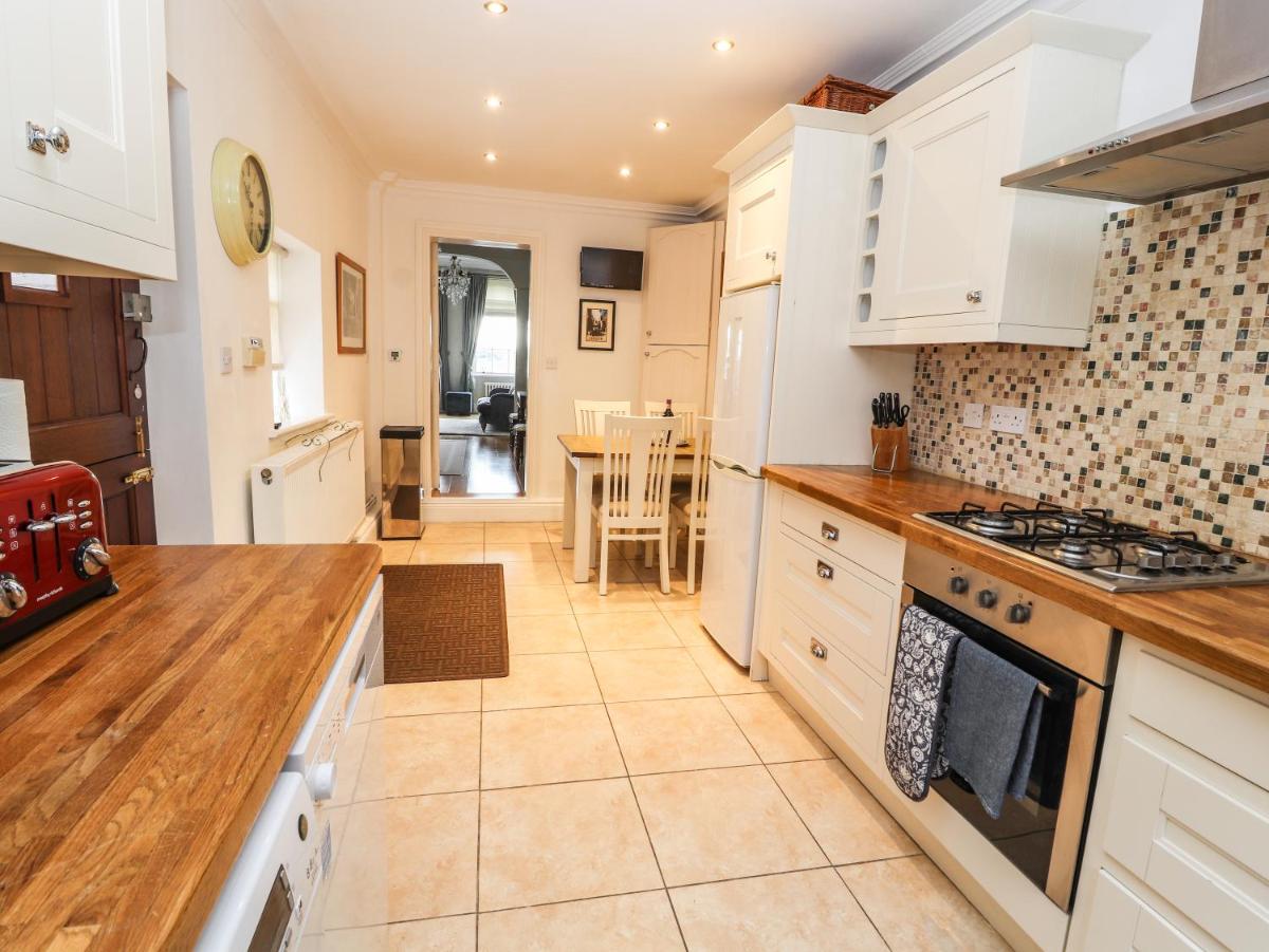 12 Deva Terrace - Housity