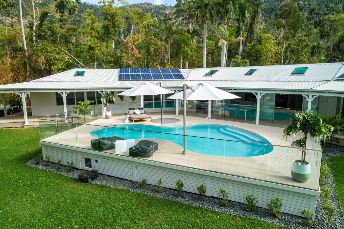 La Boheme Whitsunday in Airlie Beach with Pool - Housity