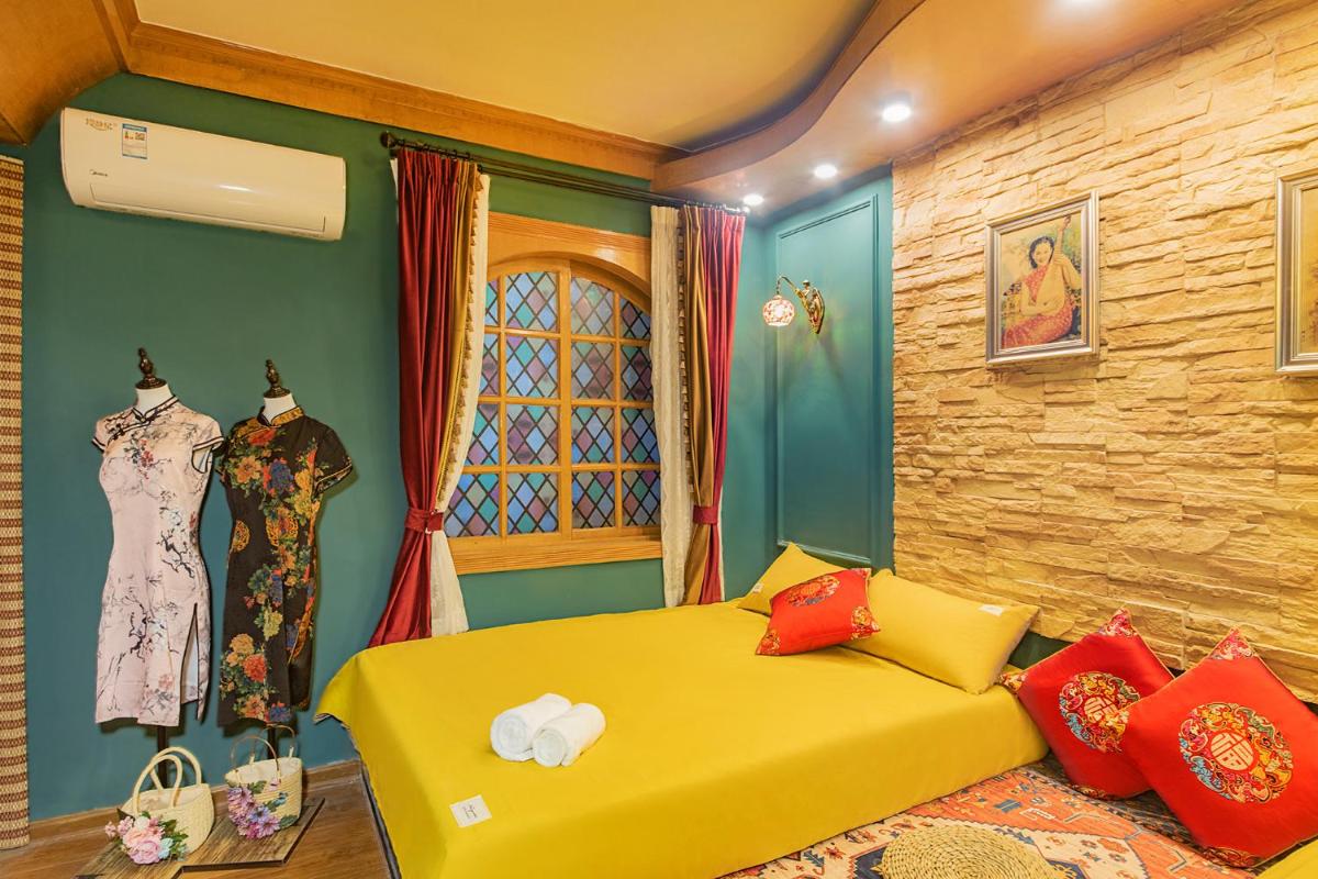 Locals Apartment House 08 - Housity