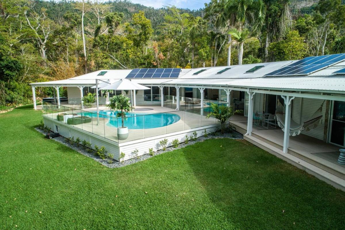 La Boheme Whitsunday in Airlie Beach with Pool - Housity