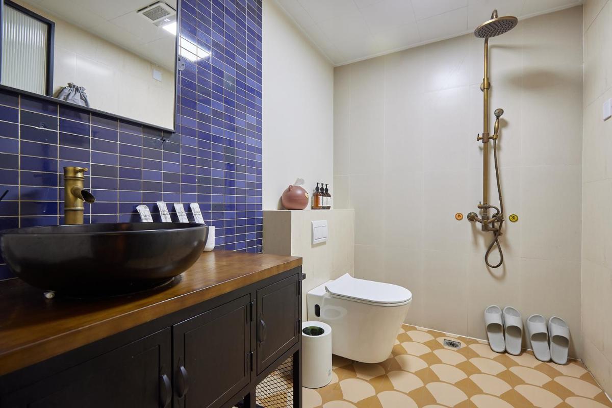 Locals Apartment House 02 - Housity