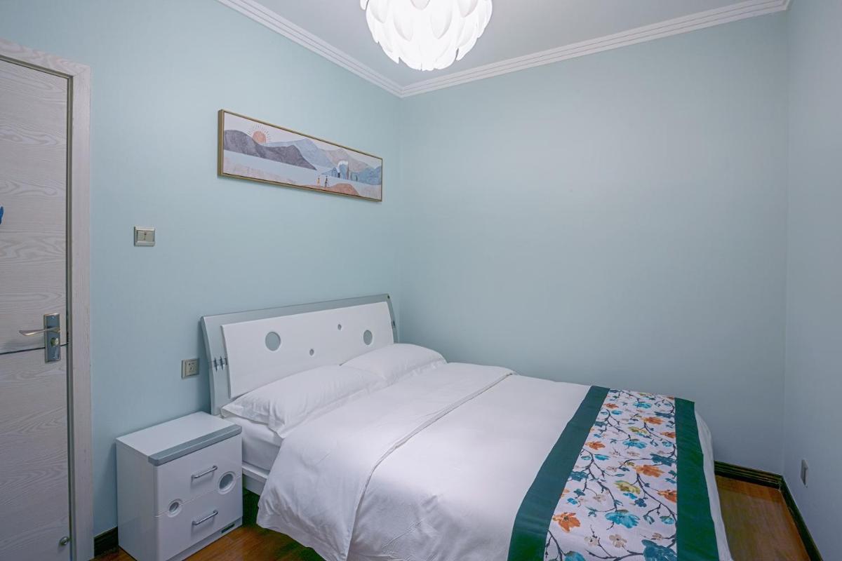 Locals Apartment Place 01 - Housity