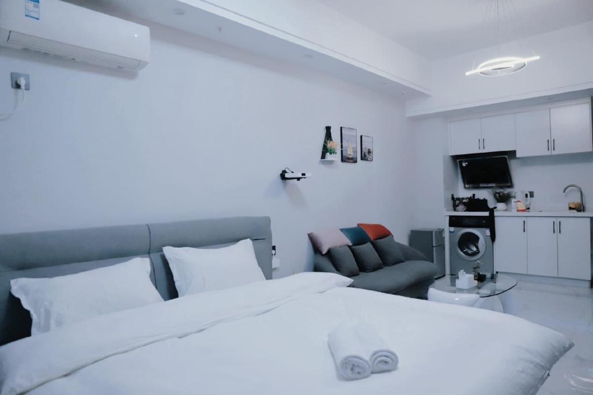 Locals Apartment House 05 - Housity