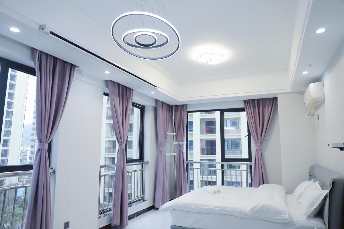 Locals Apartment House 05 - Housity