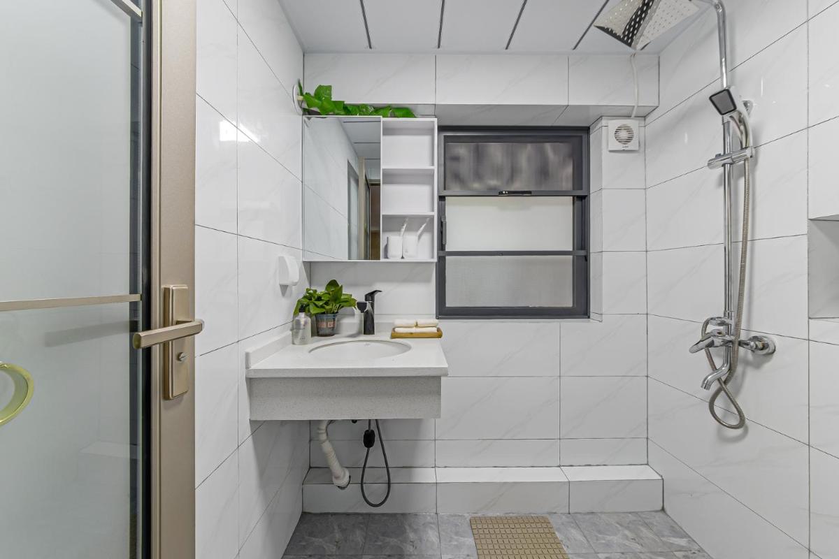 Locals Apartment House 01 - Housity