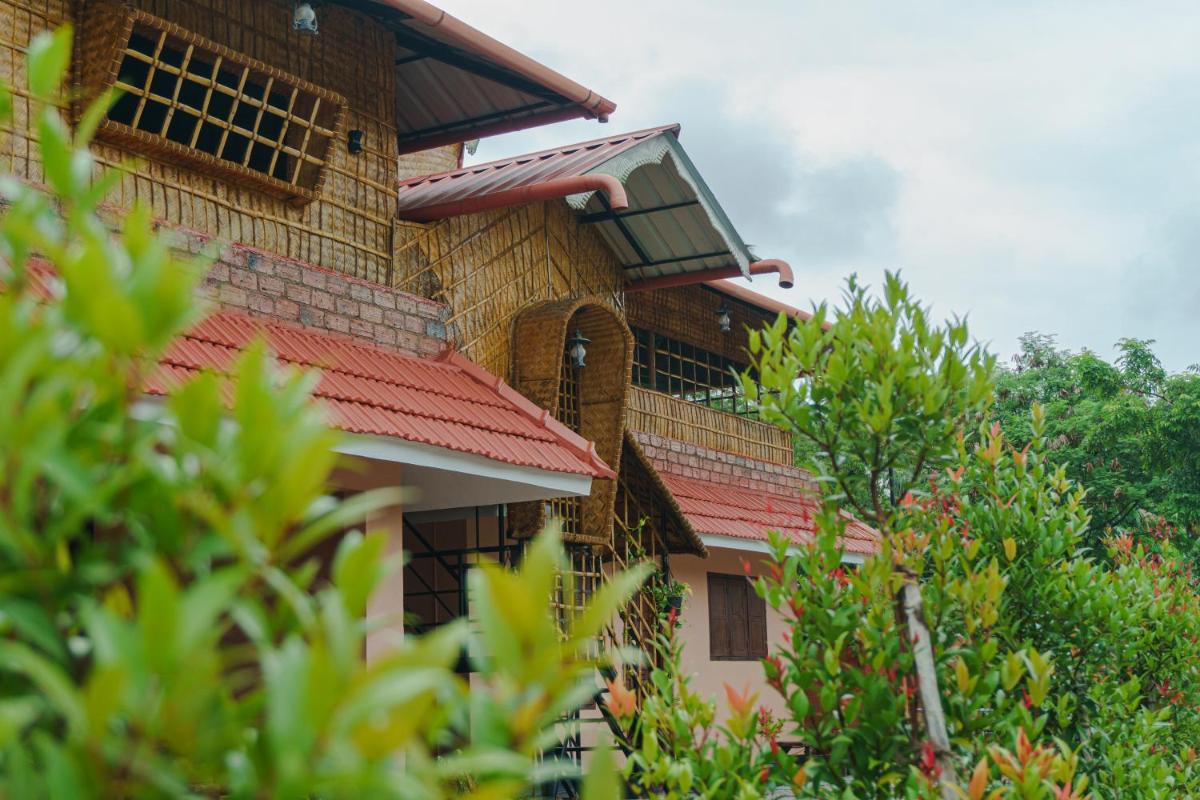 CANALVIEW PRIVATE COTTAGE Azhikkal Ayiram Thengu - Housity
