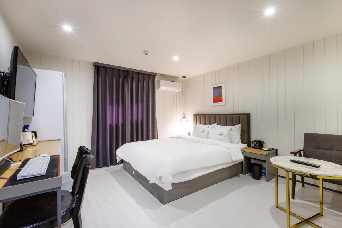 Brown-Dot Hotel Minam - Housity