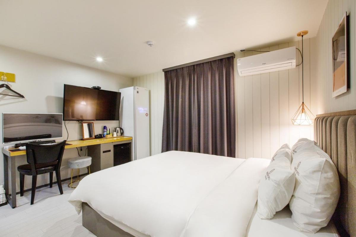 Brown-Dot Hotel Minam - Housity