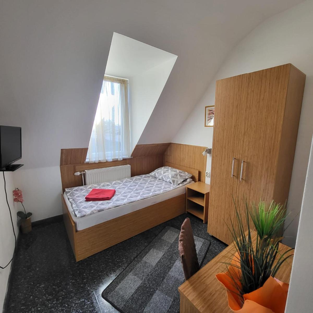 Pension Haus Baron 1 Neckarau - Housity