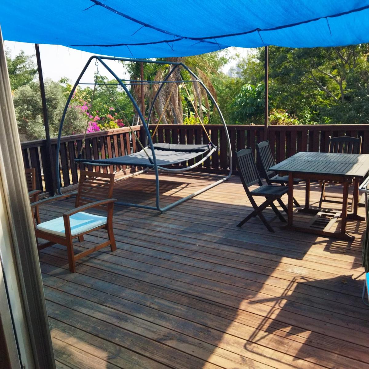 Queen Bereniki - Housity