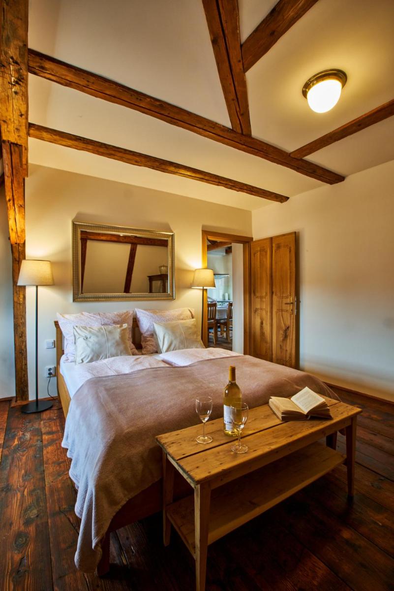 Baroque chaplain house Kaplanka 1796 A. D. - historical luxury apts in Bohemian Paradise - Housity