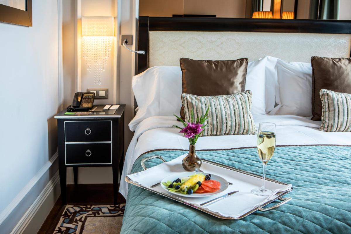Uma cama ou camas num quarto em InterContinental Porto - Palacio das Cardosas by IHG