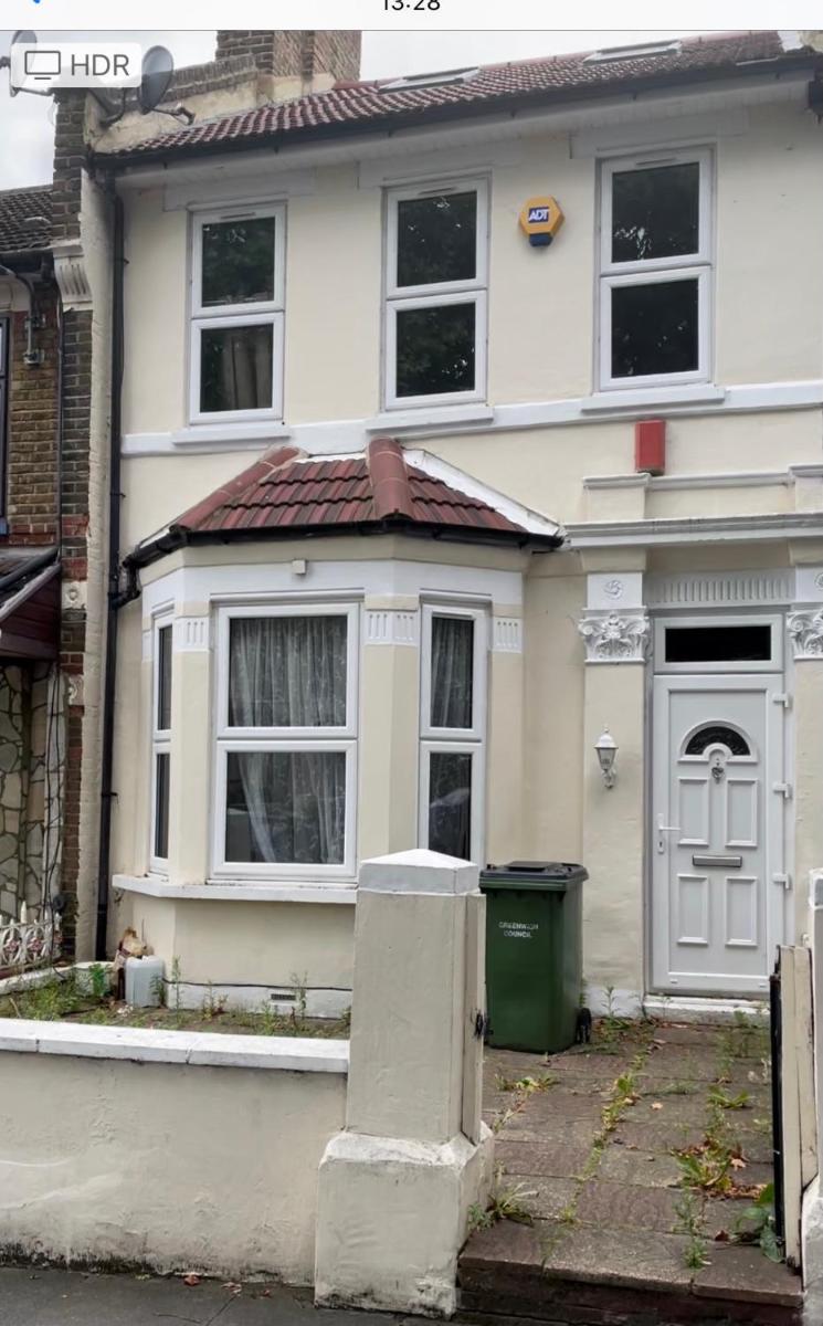 PLUMSTEAD NKY EXECUTIVE APARTMENT - Housity
