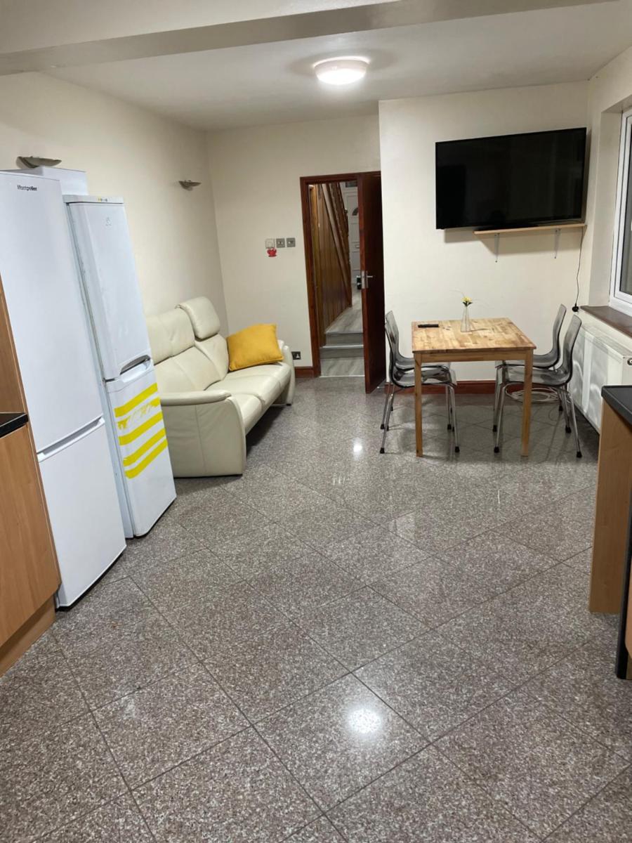 PLUMSTEAD NKY EXECUTIVE APARTMENT - Housity