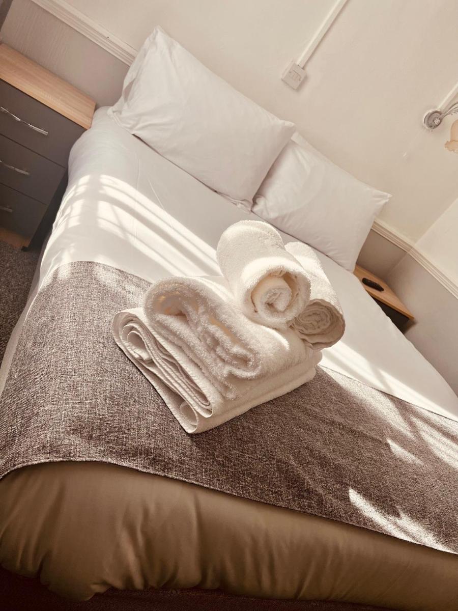 Sneyd Arms Hotel Tunstall - Housity