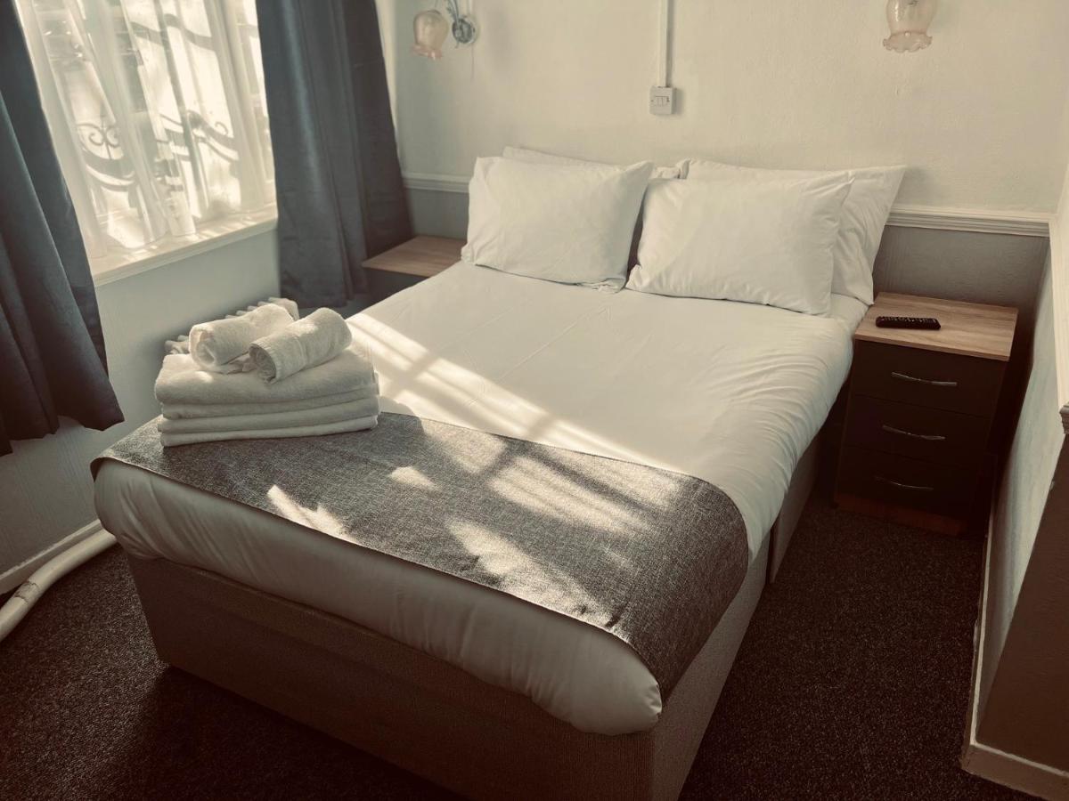 Sneyd Arms Hotel Tunstall - Housity