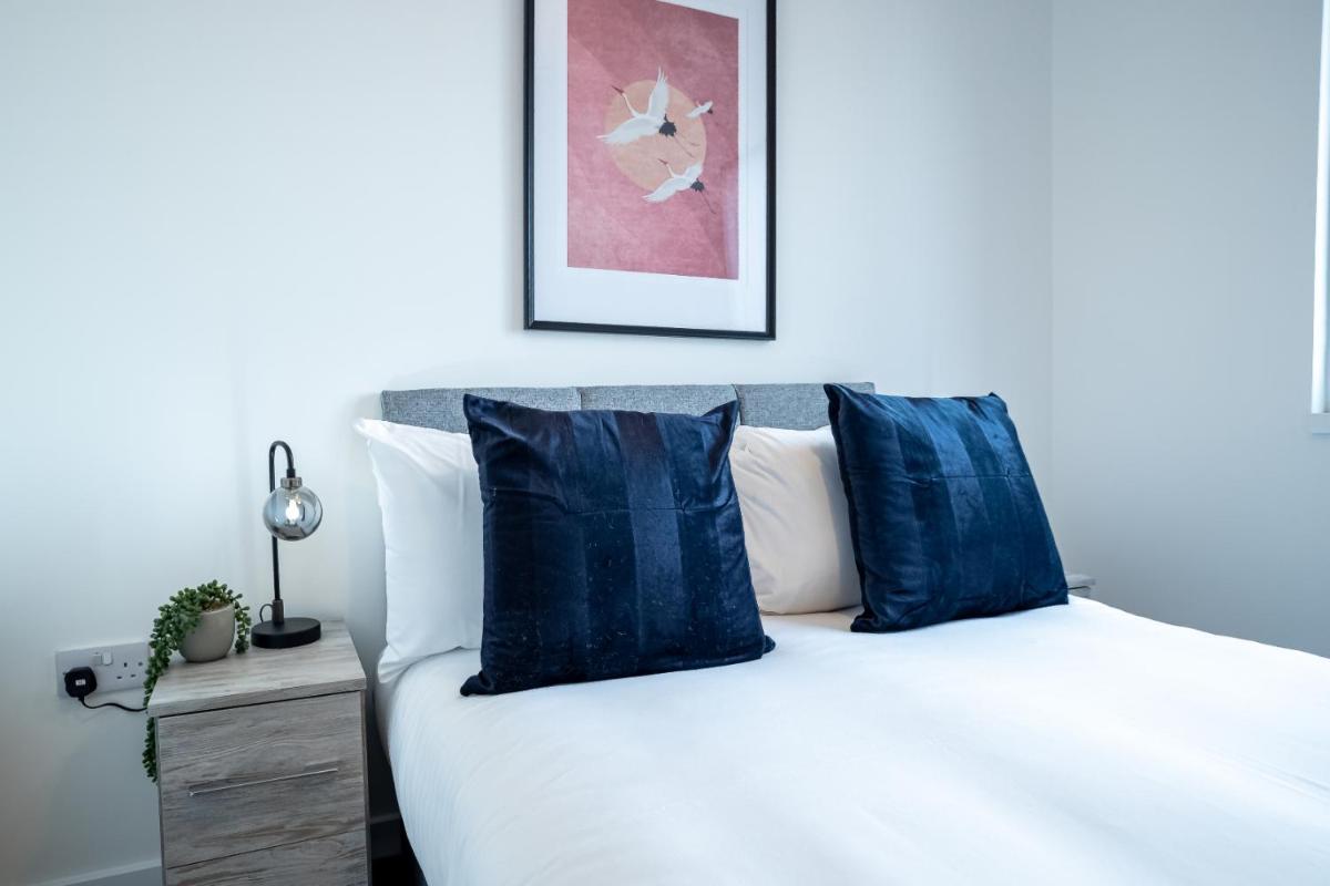 Luxe Penthouse Apartments - Peterborough Centre - Free Parking-Gym-Cinema - Housity