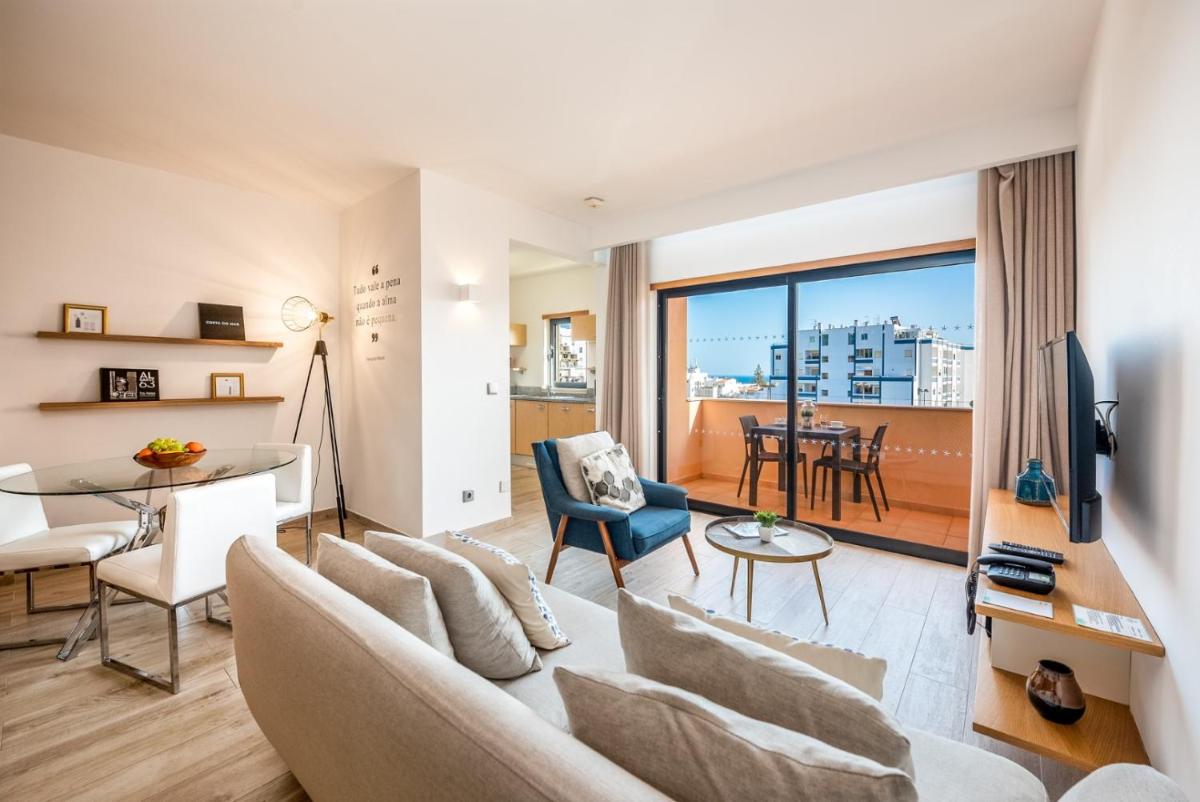 Uma televisão e/ou sistema de entretenimento em Estrela da Luz Resort