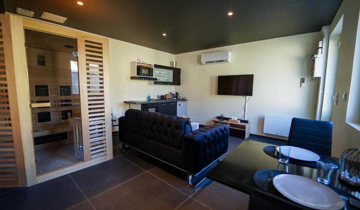 Magnifique Duplex avec Jaccuzi, Sauna et Cinema Room Privatif - Housity