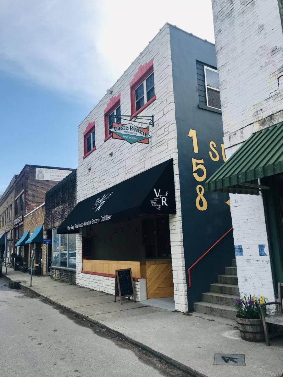 Suites 158 #1- Downtown Hot Springs 2-bedroom apartment - Housity