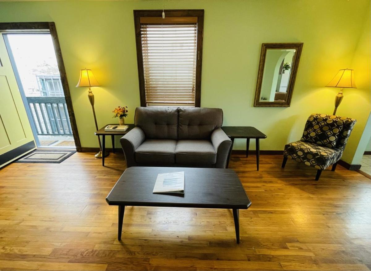 Suites 158 #1- Downtown Hot Springs 2-bedroom apartment - Housity