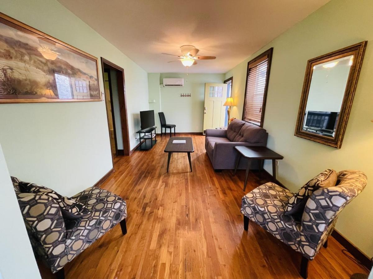 Suites 158 #1- Downtown Hot Springs 2-bedroom apartment - Housity