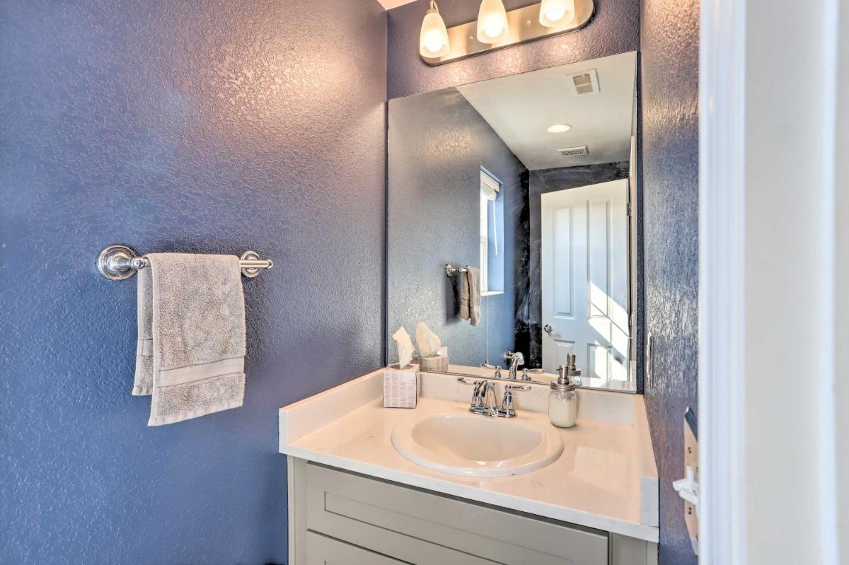 Modern-Chic Englewood Home with Yard and Office! - Housity