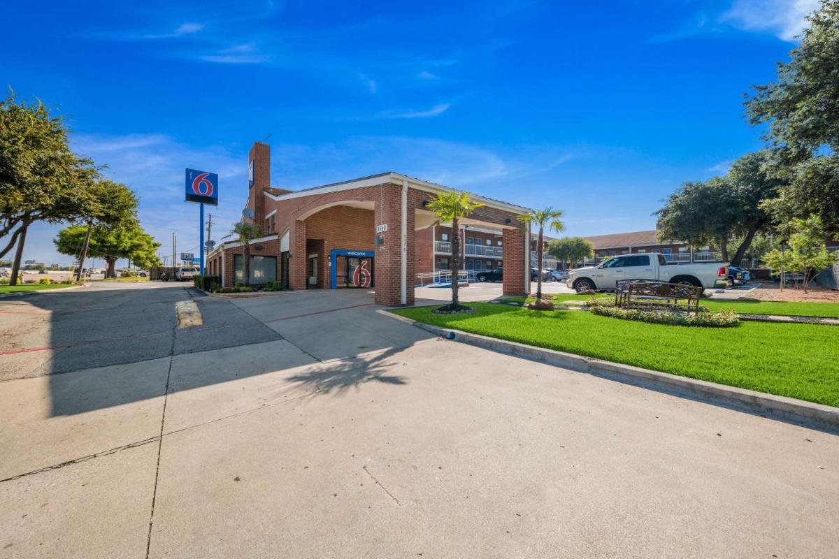 Motel 6-Plano, TX - Plano Northeast - Housity