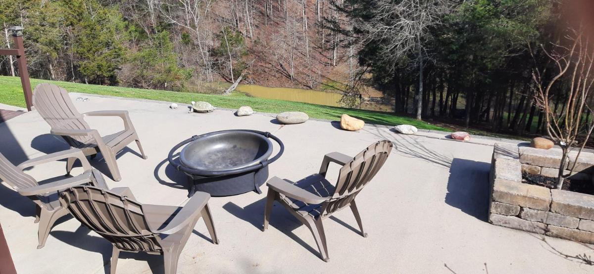 Private Pet Friendly Home Near Exotic Deer Farm Close to Pigeon Forge, Gatlinburg TN - Housity