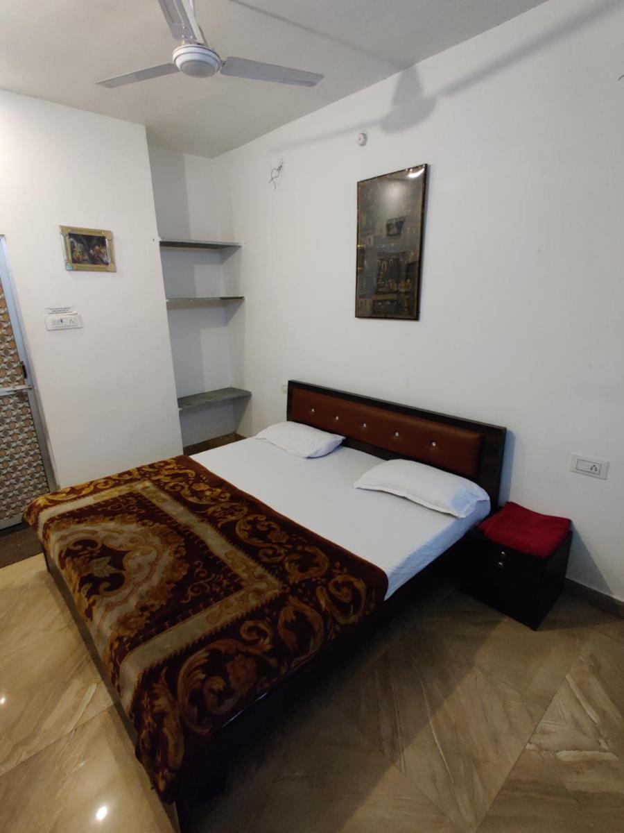 Varah Square Guest House - Hizvo