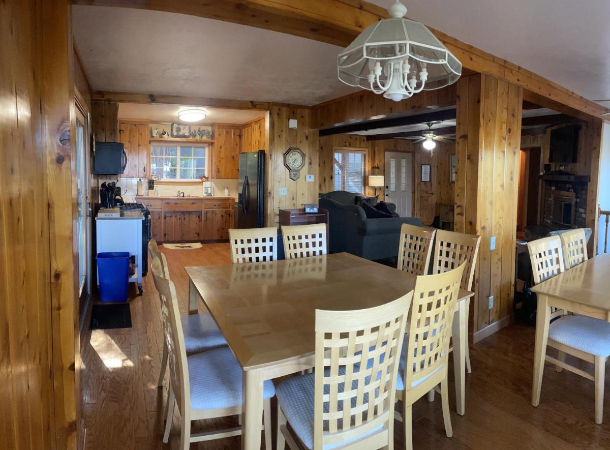 LakeView Cabin! 4 Minute to Lake Arrowhead - Housity