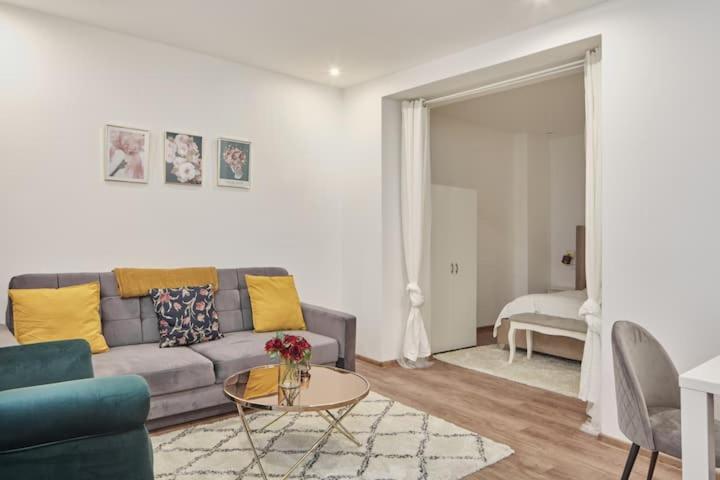 Nice and cozy apartment right at TV tower - Housity