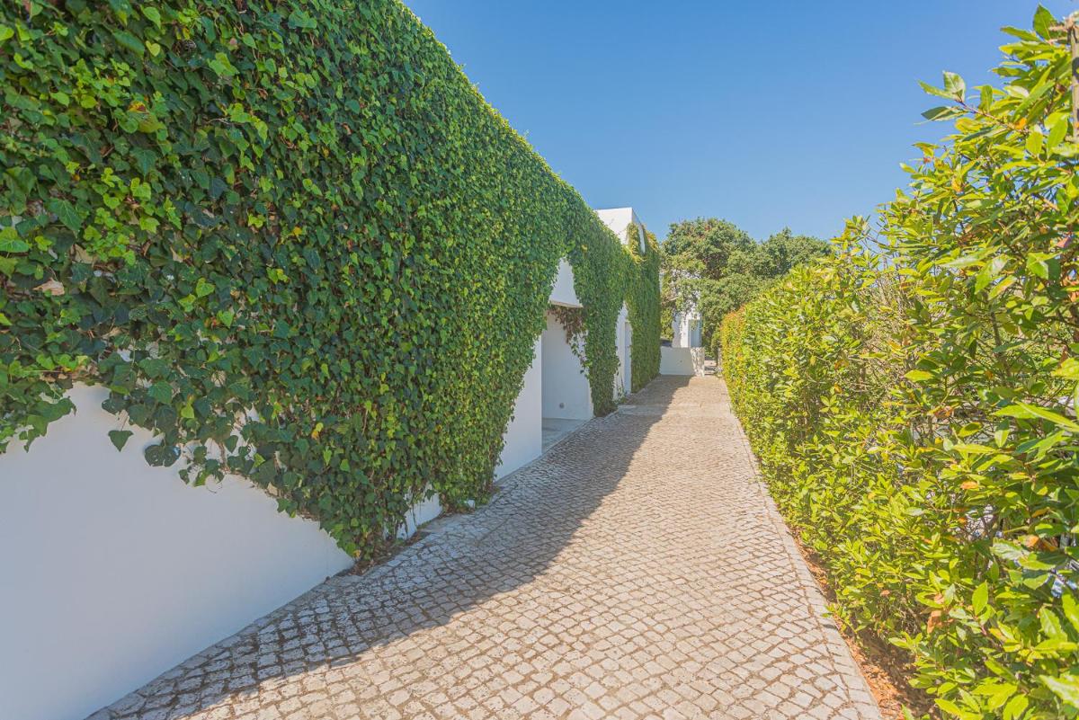 Melro's Places - Housity