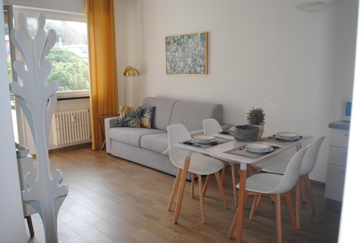 RAGGIO DI SOLE - pool, tennis, parking, sea view & relax - Housity