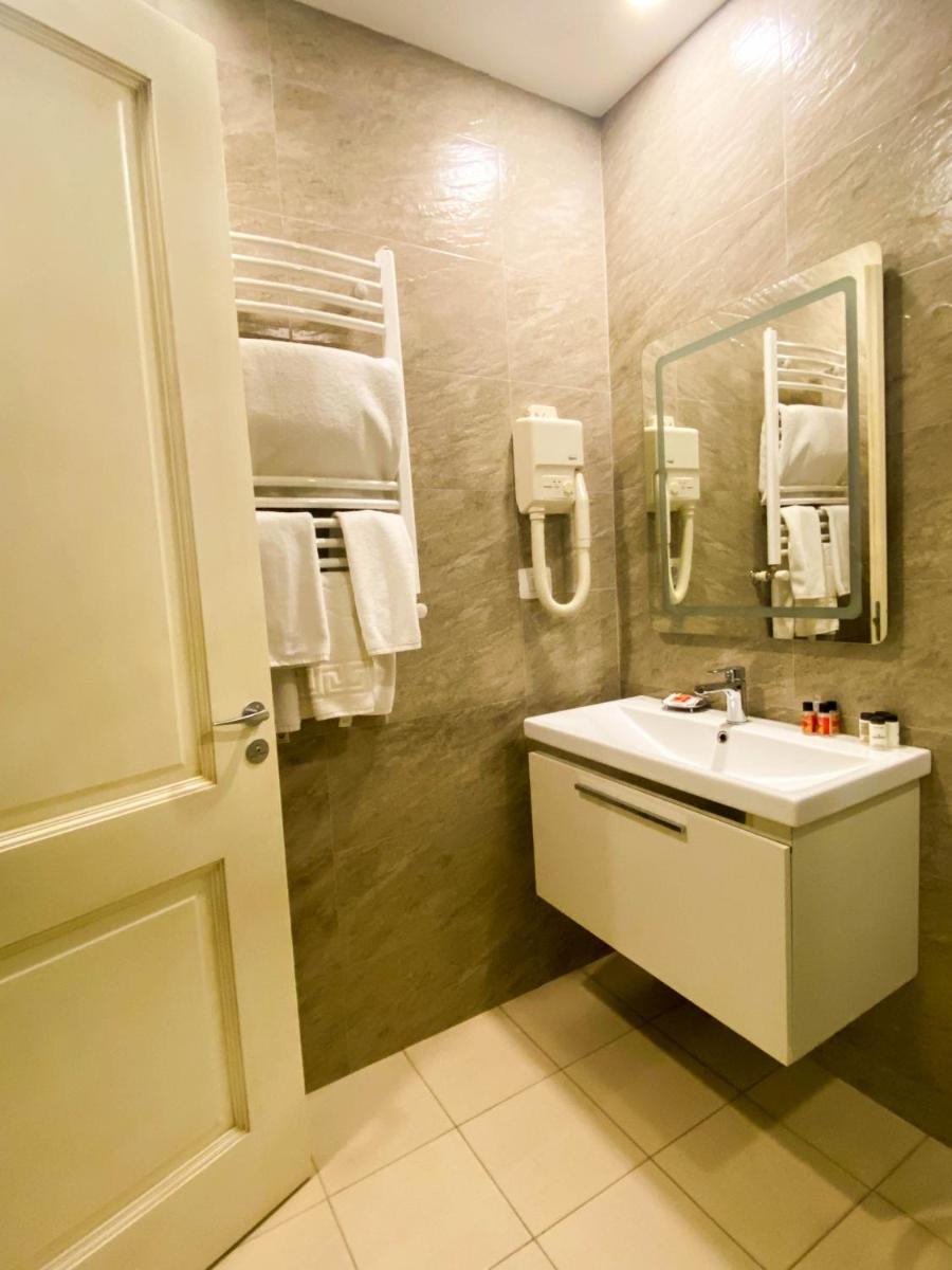 Sky Inn Guest House - Housity