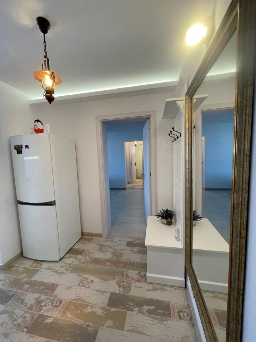 Robert's White Apartament - Housity
