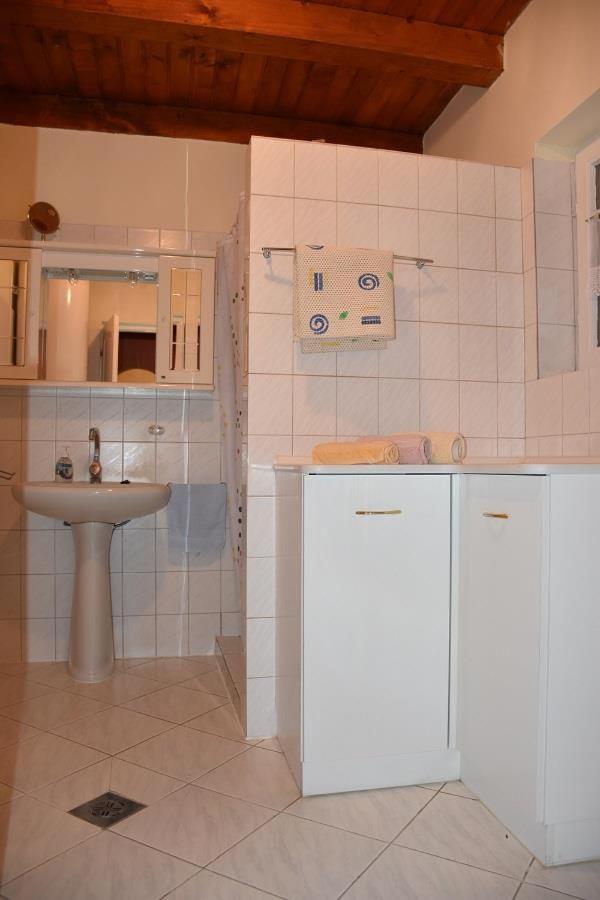 Boróka Tanya - Housity