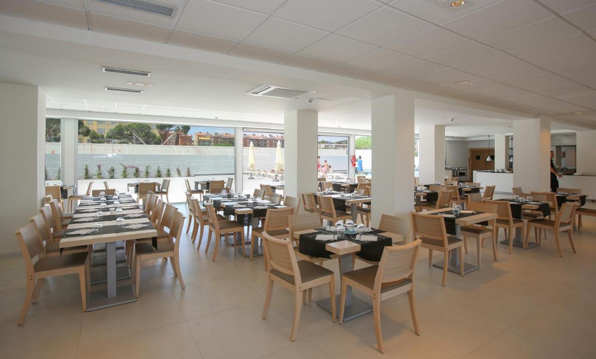 Un restaurante o sitio para comer en Hotel Europa Splash & Spa