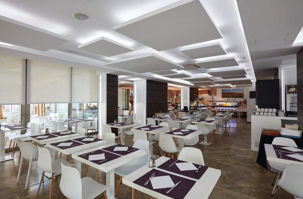 Flamingo Beach Resort - Adults Recommended - Housity