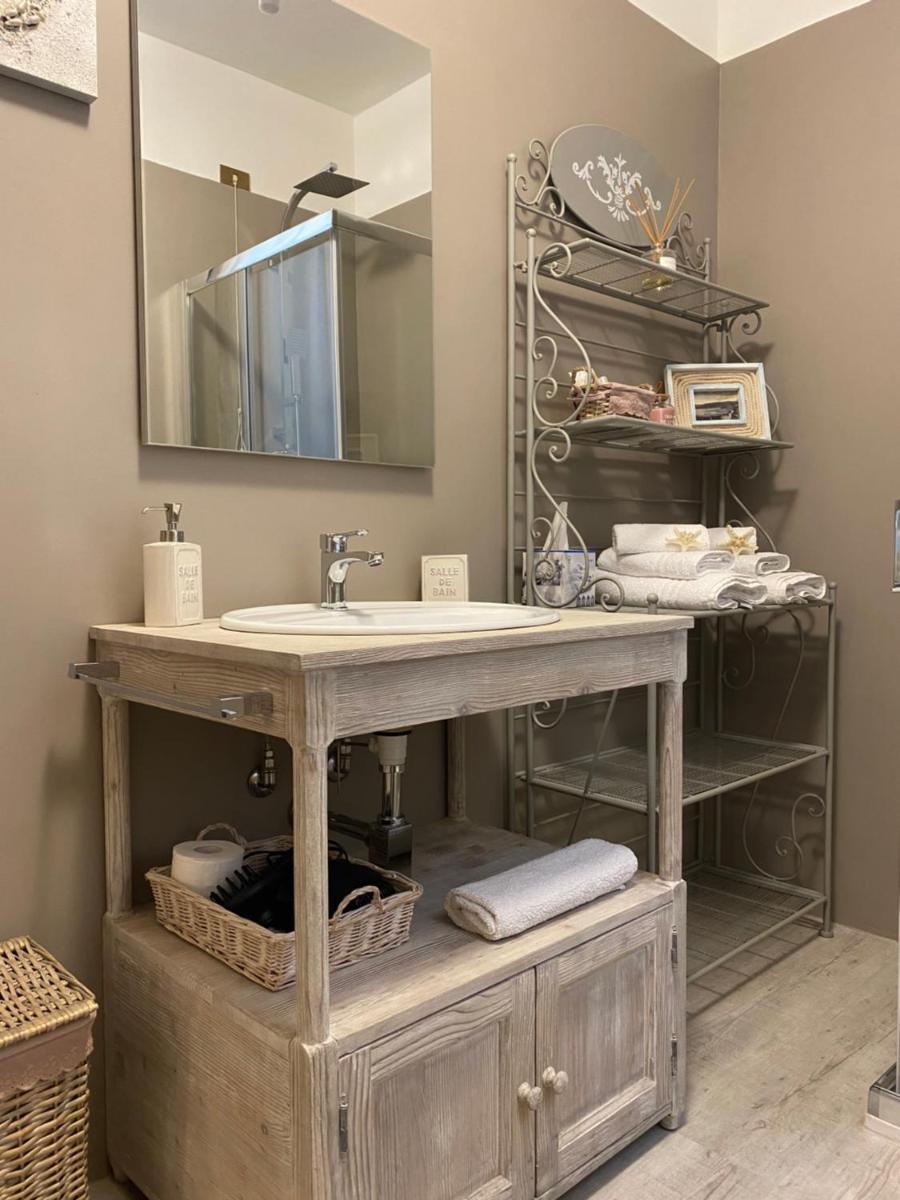 Violetta Maison, elegante e romantica a Salo’ - Housity