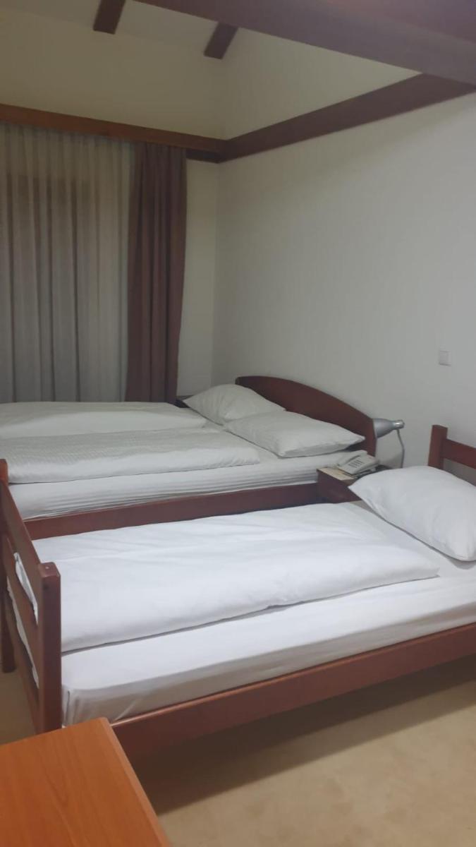 Hotel Knez - Housity