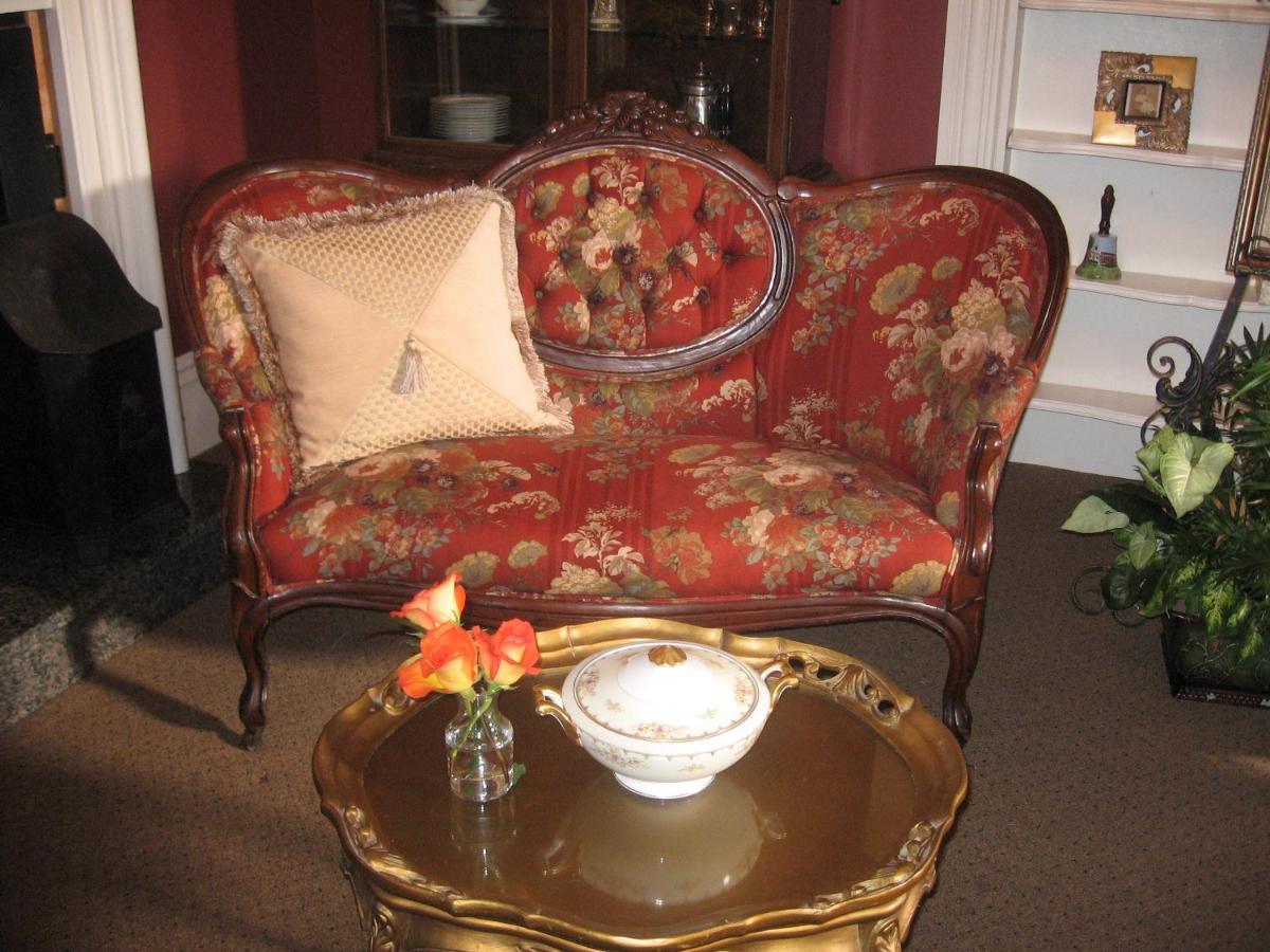 Homestead House Bed and Breakfast - Housity