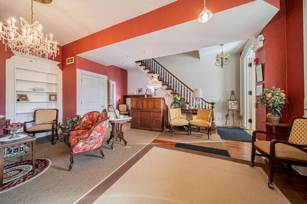 Homestead House Bed and Breakfast - Housity