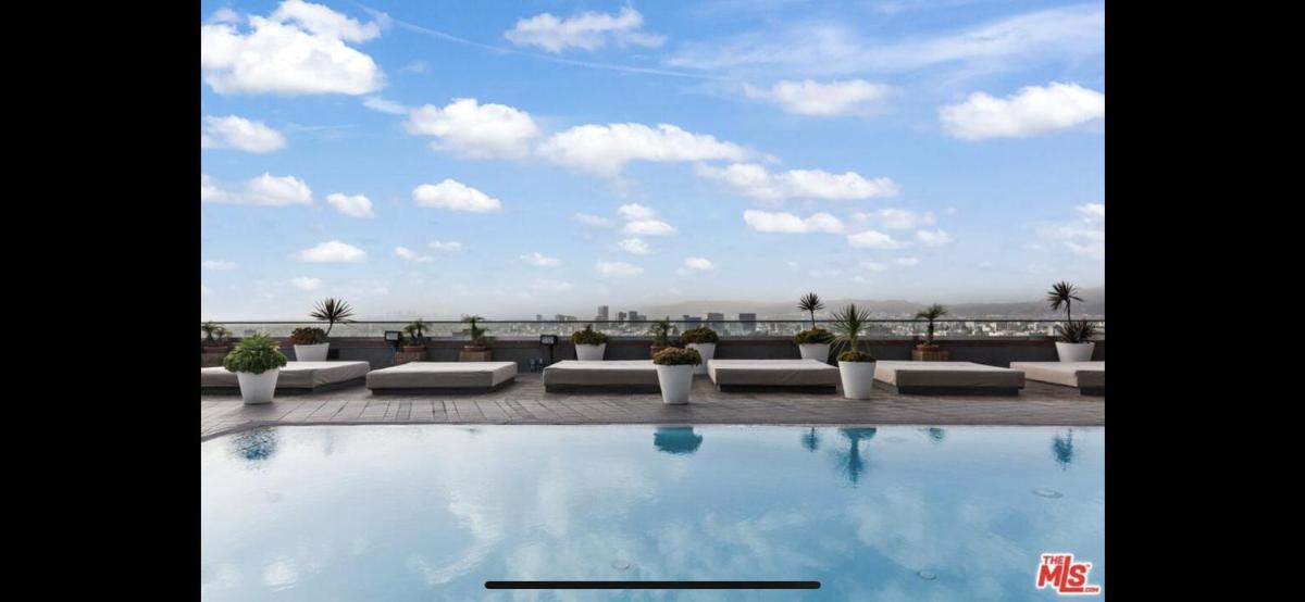 Skybox Penthouse - Housity