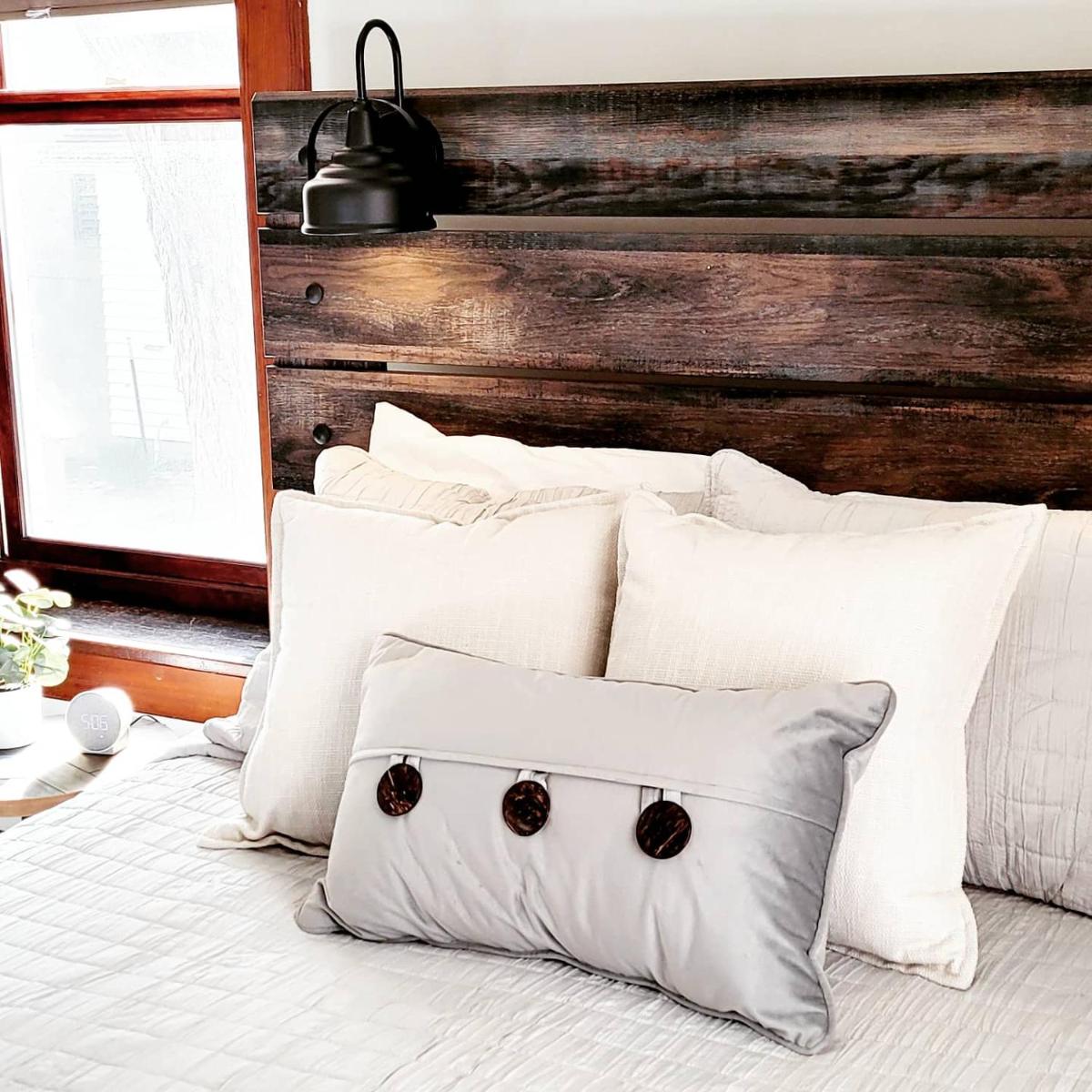 The Bonney Grey Guesthouse - Historic Charm Meets Modern Comfort in the Heart of Downtown Grafton - Housity