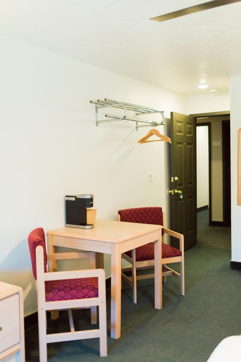 Two Sunsets Hotel - Housity