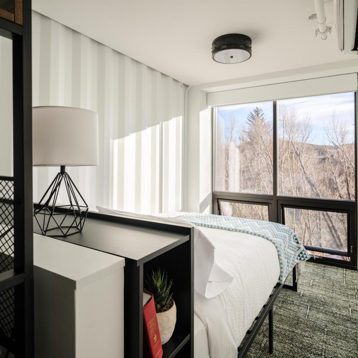 The Block Hotel & Commons - Housity