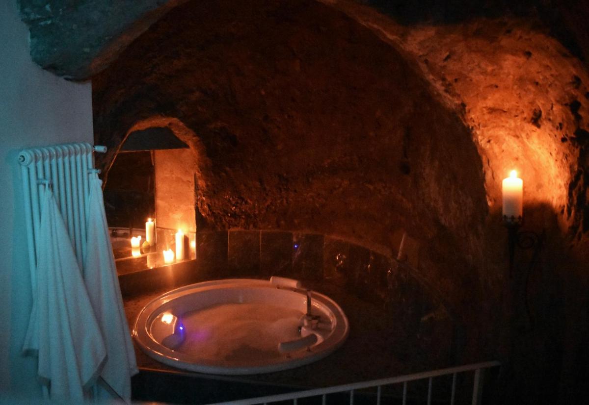 Il Confessionale - Housity
