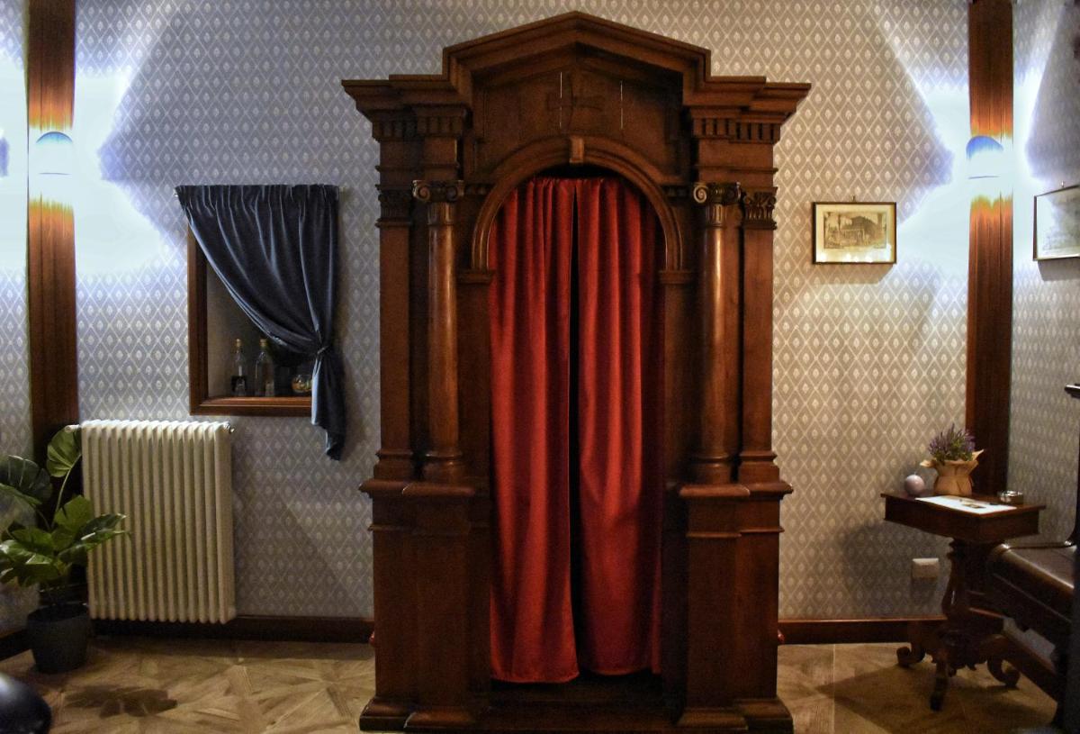 Il Confessionale - Housity
